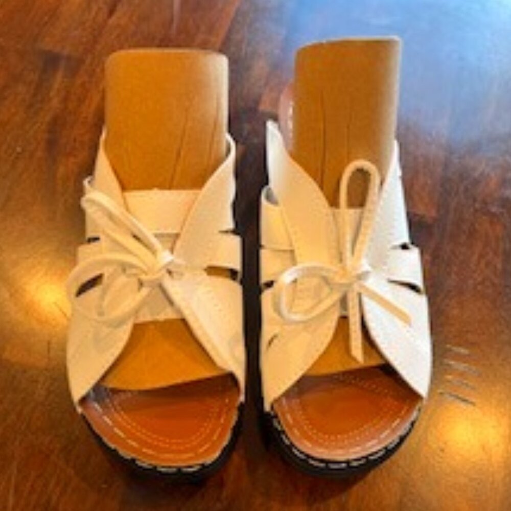 NWOT-White Open-Toe Slip-On Sandal Size 8.5 Women